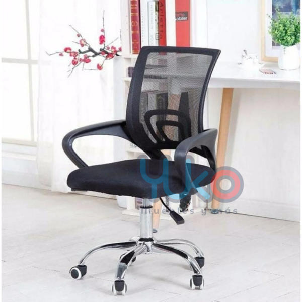 Silla de Oficina en Negro - Comodidad y Eficiencia | $55